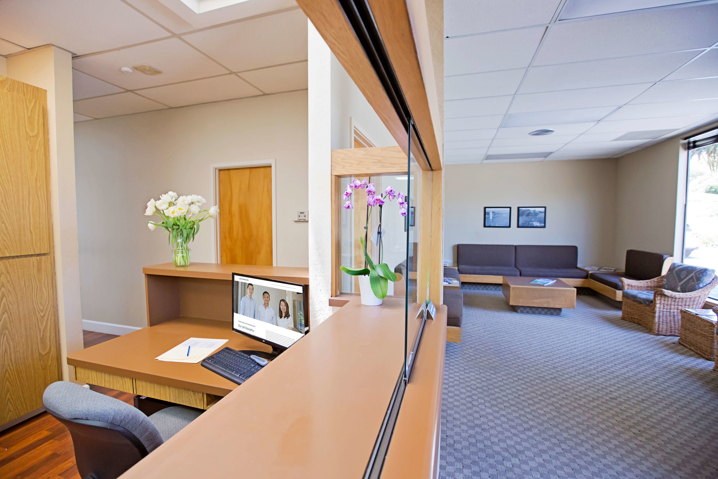 Reception desk and waiting room at the Leon Chang, DDS office
